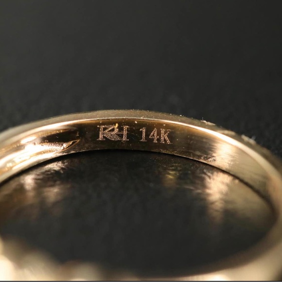 14K Yellow Gold & Opal Ring - Picture 7 of 9